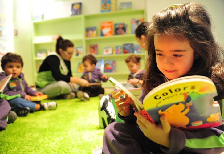 Especialistas explicam vantagens da educação bilíngue para as crianças